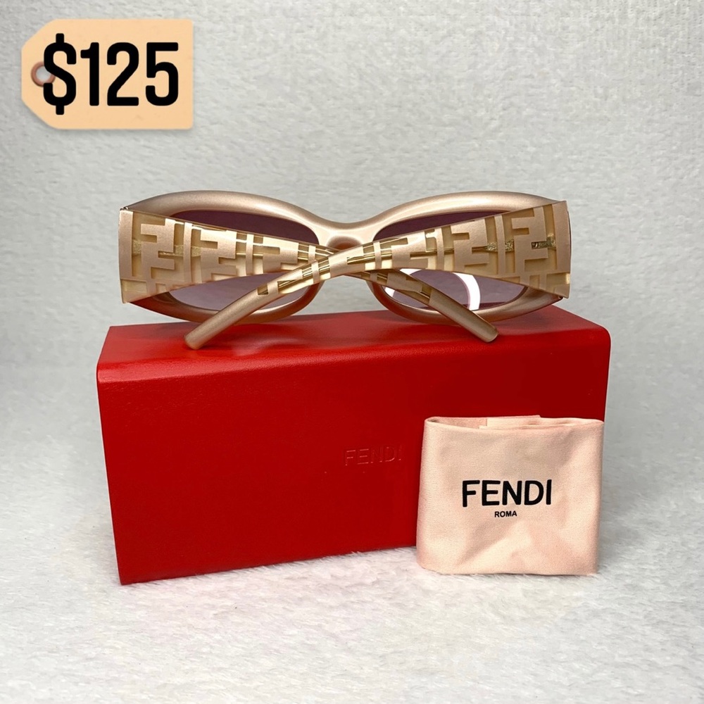 ✨✨✨✨SOLD✨✨✨✨ Fendi Roma Authentic Logo Arms FS299 Gradient Lens Pink Sunglasses